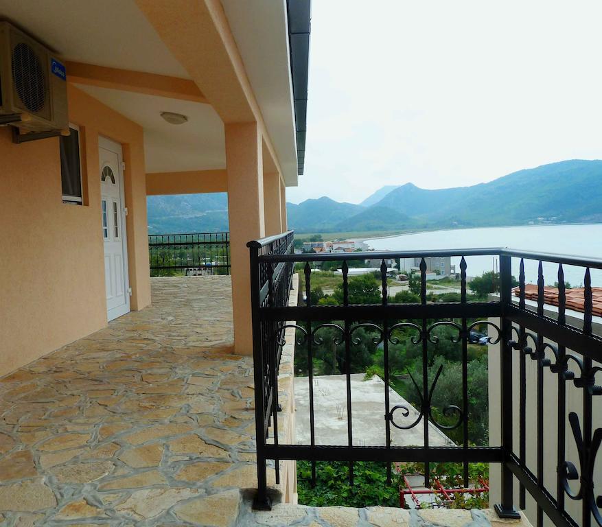 Apartments Papillon Podgorica Rum bild