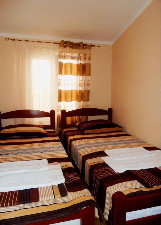 Apartments Papillon Podgorica Rum bild