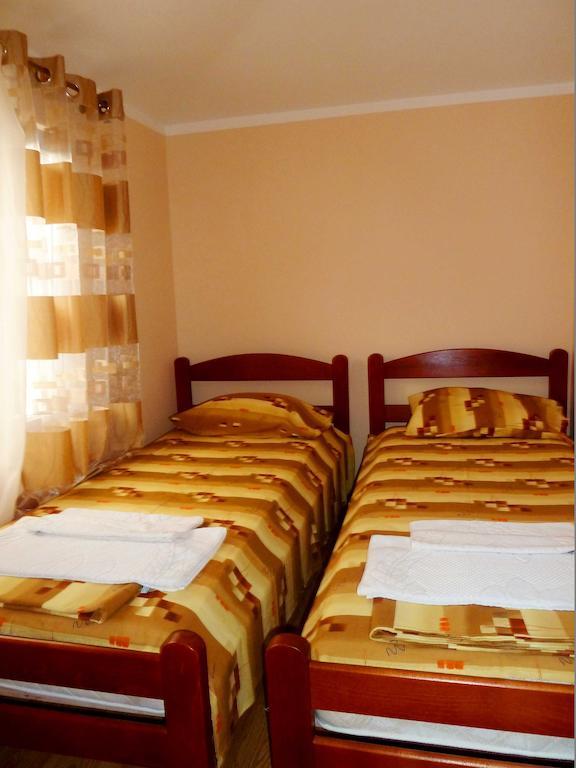 Apartments Papillon Podgorica Rum bild