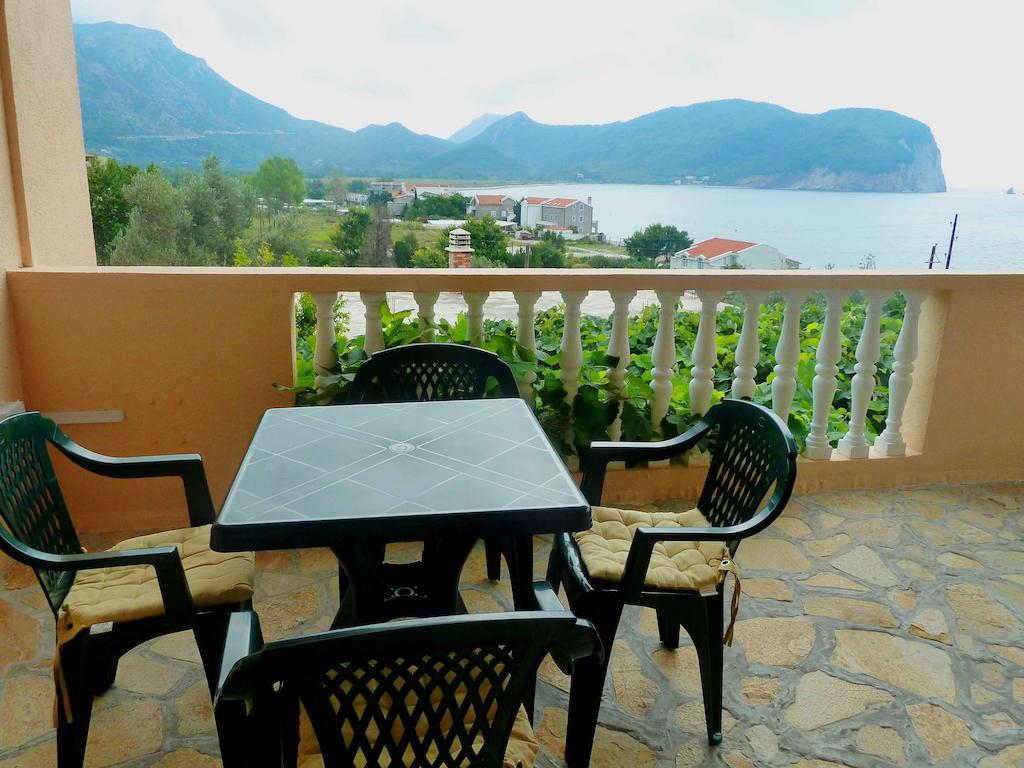 Apartments Papillon Podgorica Rum bild